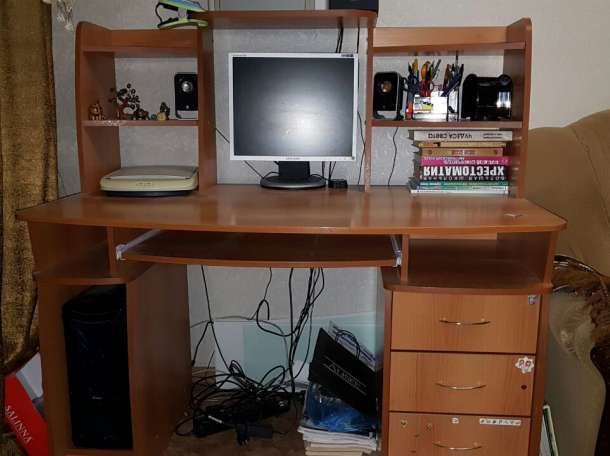 Компьюторный стол, фотография 1