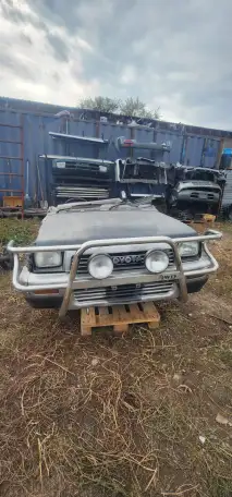 Бампер передний Toyota  Hilux Surf 130, фотография 1