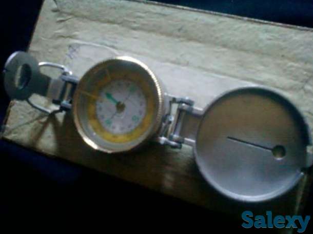 Компас в прочном металлическом корпусе с креплением, фотография 1