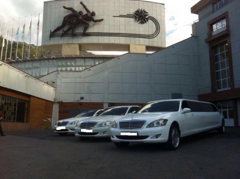 Лимузины,мерседесы S класса,крайслеры 300С и джипы Lexus LX-470 с водителем., фотография 1