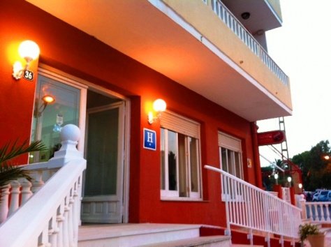 Отель на первой линии пляжа в Испании, фотография 1