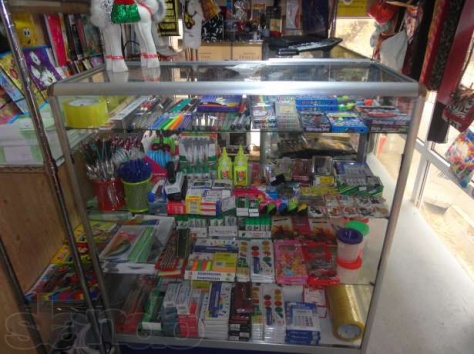 продам 2 стеклянные витрины и 3 полки, фотография 4