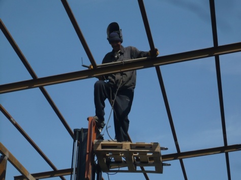 Сварочные работы. Строительство навесов, заборов; изготовление ворот с консольной системой, лестниц, фотография 2