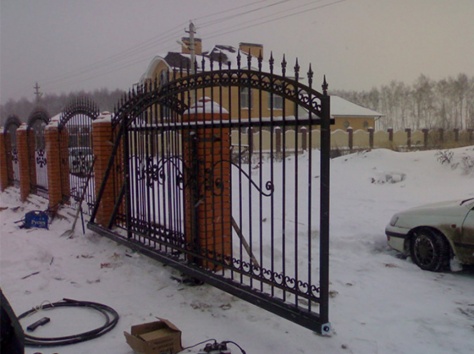 Сварочные работы. Строительство навесов, заборов; изготовление ворот с консольной системой, лестниц, фотография 1