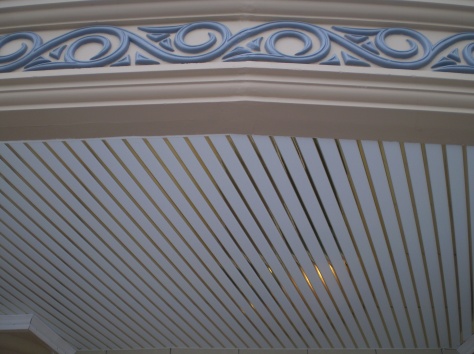 Подвесные алюминиевые потолки,террасная доска,искусственный газон, фотография 2