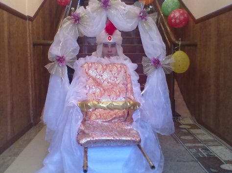 трон и сопровождение, фотография 2