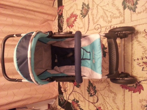 Продам детскую коляскю 