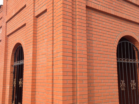 Кирпич облицовочный красный 