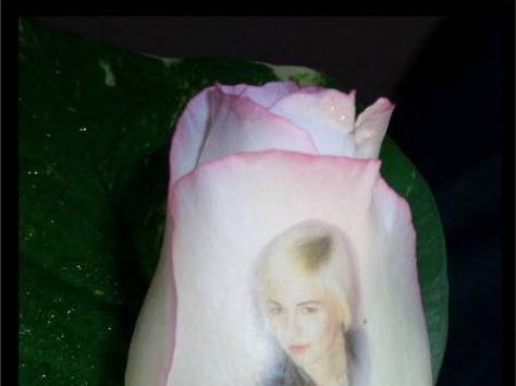 Надпись на цветах, рисунок на розе, печать фото на розах, фотография 2