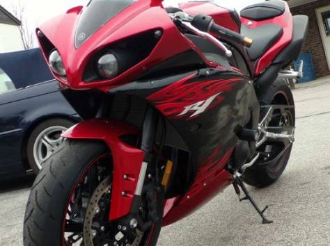 Yamaha YZF R1 2011, фотография 1