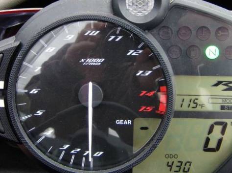 Yamaha YZF R1 2011, фотография 3