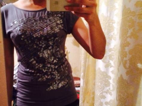 Стильная футболку от известной марки 