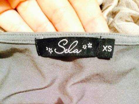 Стильная футболку от известной марки 