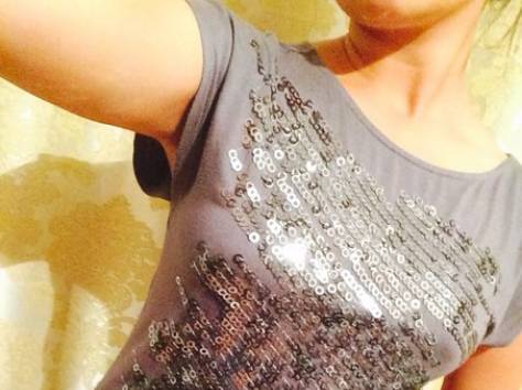 Стильная футболку от известной марки 