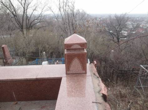 Надгробные памятники, комплексы, фотография 7