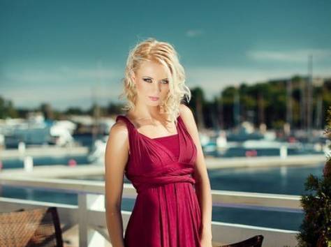 В наличии большой выбор вечерних платьев, фотография 2