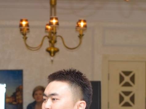 Шоумен ведущий Арман Момынов , фотография 2