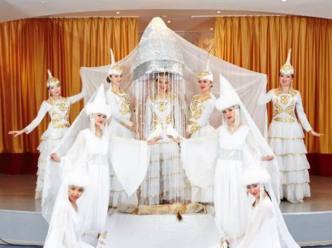 Выход невесты с саукеле, фотография 1