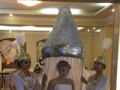 Выход невесты с саукеле, фотография 3