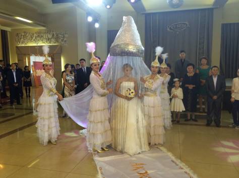 Выход невесты с саукеле, фотография 4