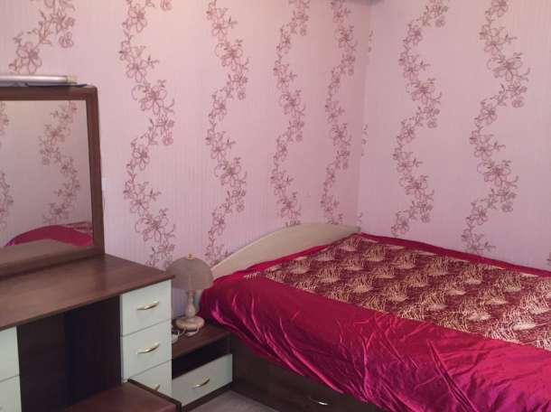 кровать и тумбочка+туалетный столик, фотография 1