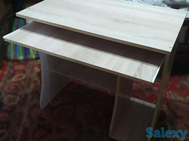 Стол компьютерный, с выдвижной платформой для клавиатуры., фотография 3