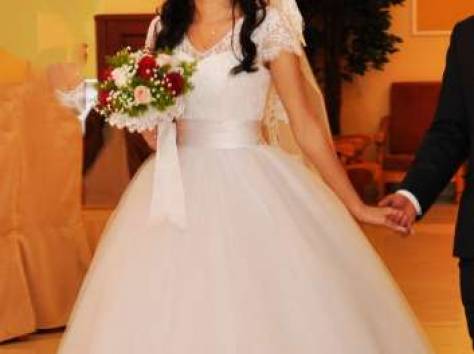 Продаю свадебное платье с элементами испанского кружева, фотография 1