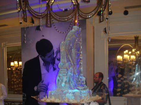 Ледяные фигуры для мероприятии в Алматы, фотография 2