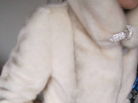 Белая искусственная шубка, фотография 5