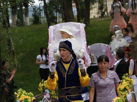 трон с сопровождением, фотография 1