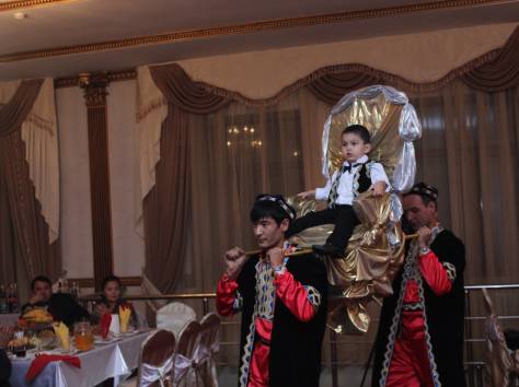 трон с сопровождением, фотография 6