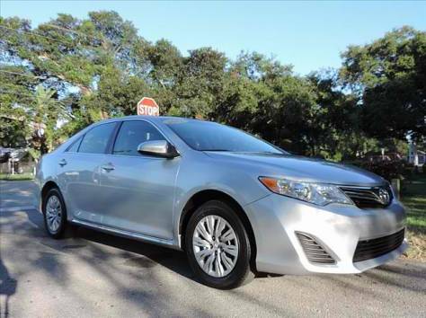 2012 Toyota Camry LE, фотография 1