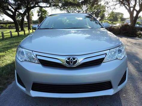 2012 Toyota Camry LE, фотография 2