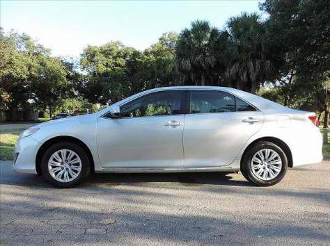 2012 Toyota Camry LE, фотография 4