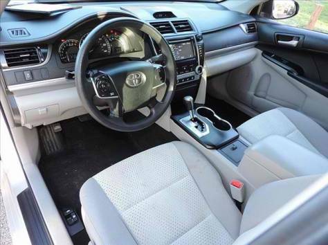 2012 Toyota Camry LE, фотография 5