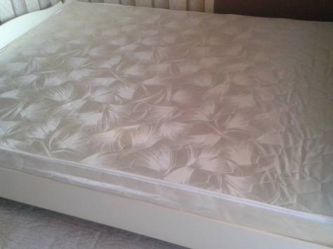 продам двухспальную кровать с матрасом, фотография 3