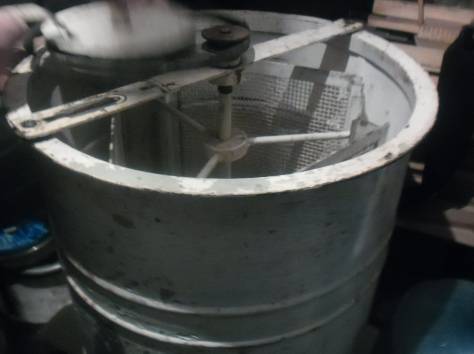 Продам медогонку трёх рамочную))), фотография 2