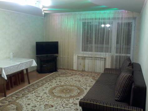 3-хкомнатная квартира посуточно на Юго-Востоке, Республики 32, фотография 1