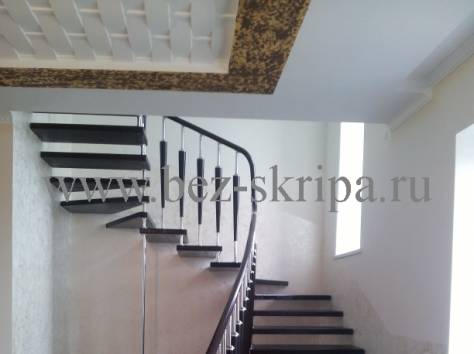 Лестницы для дома деревянные кованные классические , фотография 3