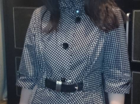 Стильный клетчатый плащ, фотография 4