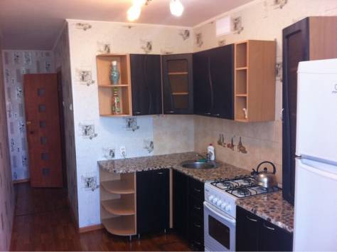 Сдам посуточно укомплектованную 2 комн кв р-н Изумуруд, фотография 1