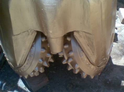 Горнорудное долото III шарошечное буровое победитовое, шарошка армированная, фотография 1