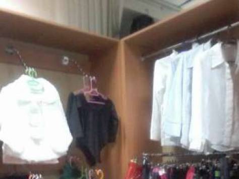 Сдам в аренду торговые витрины под бутик одежды б\у., фотография 2