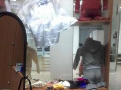 Сдам в аренду торговые витрины под бутик одежды б\у., фотография 5