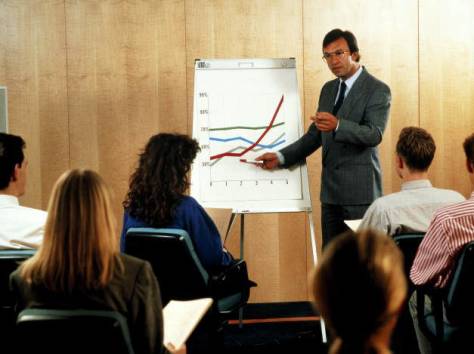 Сотрудник с экономическим образованием.    , фотография 1