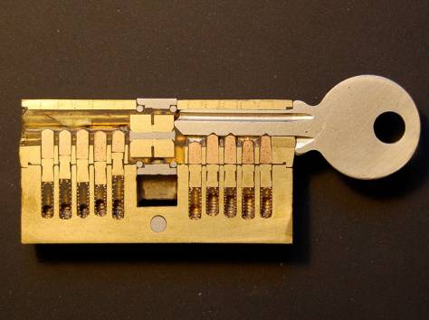 Ремонт межкомнатных дверей - замена разбитого стекла., фотография 2