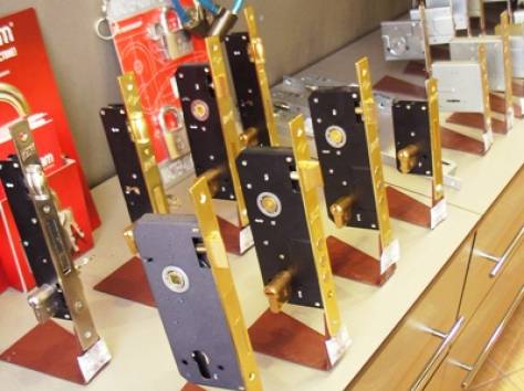 Ремонт межкомнатных дверей - замена разбитого стекла., фотография 5