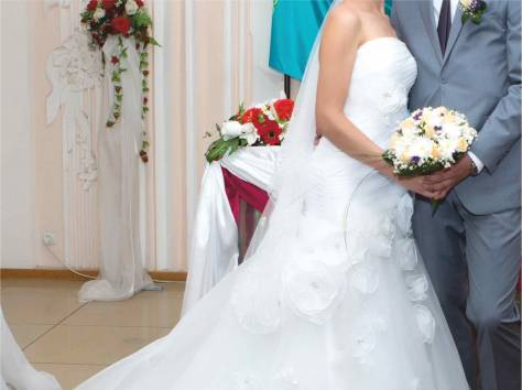 Свадебное платье со шлейфом б/у, фотография 2