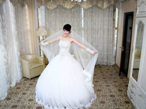 Шикарное свадебное платье, фотография 4