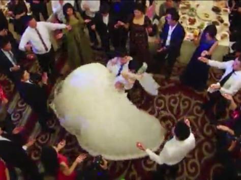 Шикарное свадебное платье, фотография 5